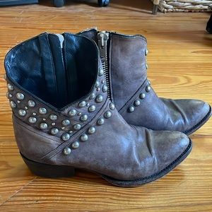 Short studded grey Matisse boots 8.5
